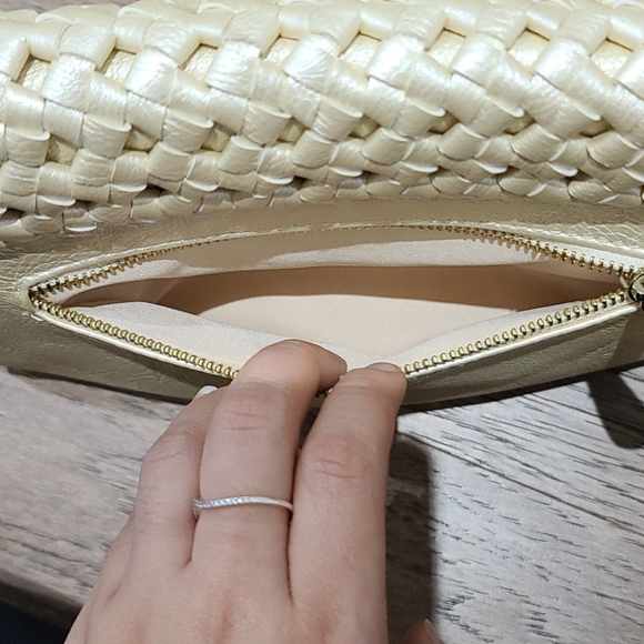 Bebe cream with gold plated cluth - Picture 3 of 5